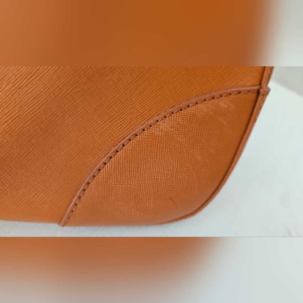 Tory Burch Cognac Leather Tote with Gold Logo - Picture 7 of 8